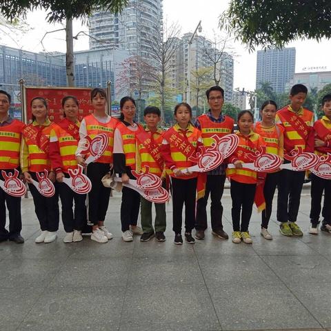 我是小小文明交通劝导员——梧州市第一实验小学积极参与“我为城市建设出份力”文明交通劝导志愿服务