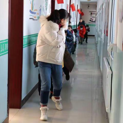 校园安全无小事，消防演练不放松——前库小学冬春火灾安全疏散演练