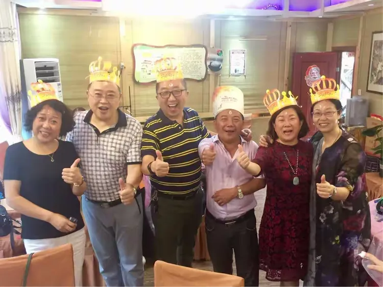 2017年9月23日，生日嗨嗨群在射洪万象农庄为成 勤．许世林．王艳君．陈建国．李永平．江晓红庆生