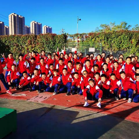 "撸起袖子 踮起脚尖，今天你劳动了吗？" ——榆林市实验小学四年级五班广泛开展家庭劳动教育实践活动
