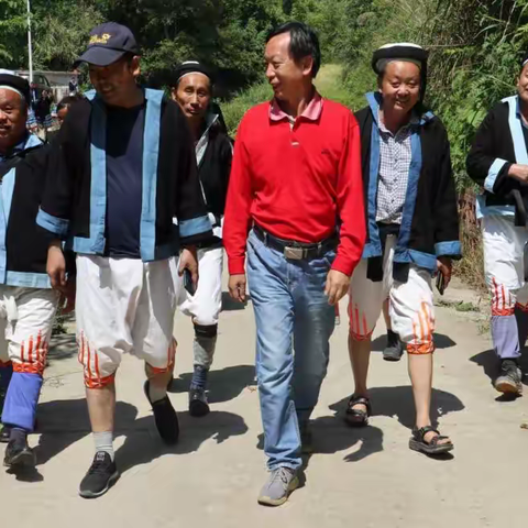 寻根访古踏故地  民族团结一家亲