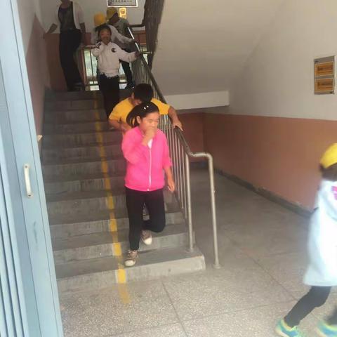 克井镇第二小学举行消防逃生演练活动