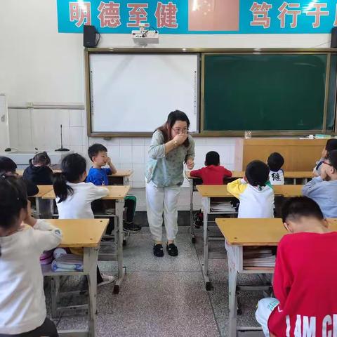 健康路小学开消防逃生演练活动
