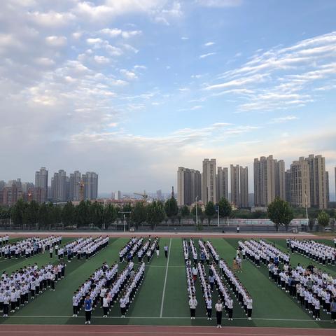 汗水浇灌收获 意志砥砺前行——巩义市子华初级中学七年级行为规范训练结训比赛