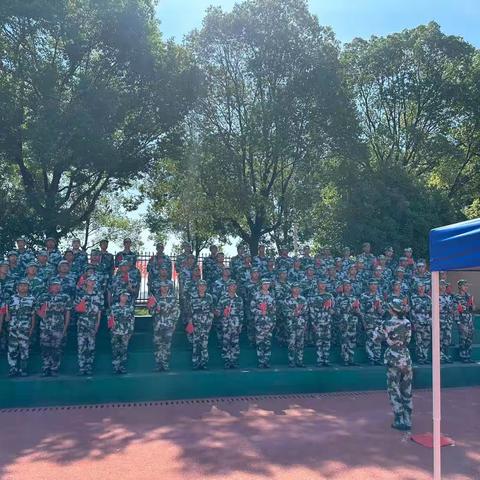 信息与工程学院23级大数据一班军训日常生活