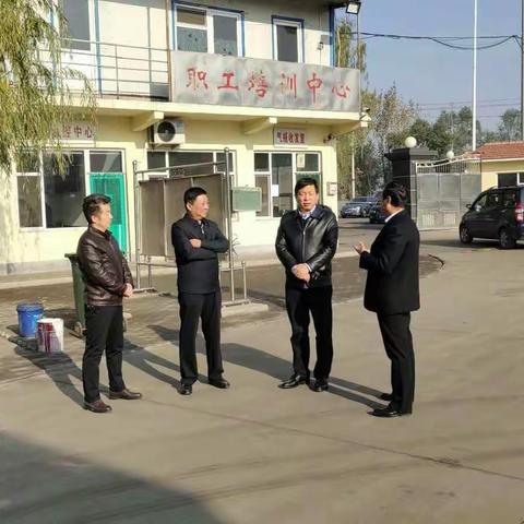 王练兵副县长深入全县危货运输企业检查安全并进行调研