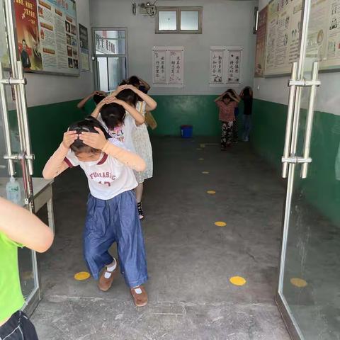 勒流河小学防震演练活动