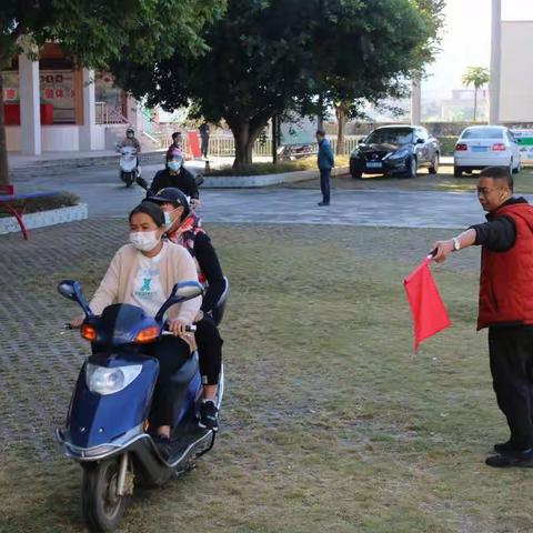 家校同携手“双减”护远航--新兴县天堂二中九年级家长会