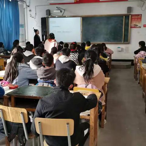 数学组教研活动进行中