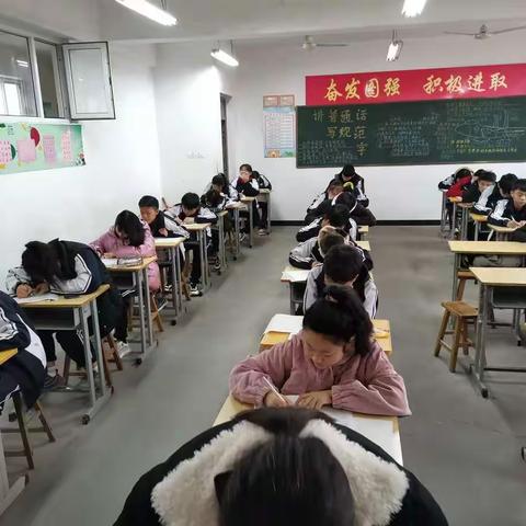 岁月流金奋笔书 不负韶华再启航----诗经村乡初级中学期中考试