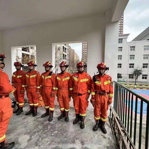 山阳县消防救援站扎实开展地下有限空间救援行动专项训练