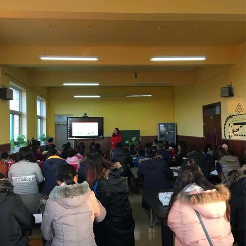 市数学教研员王国萍莅临我乡进行课堂教学指导