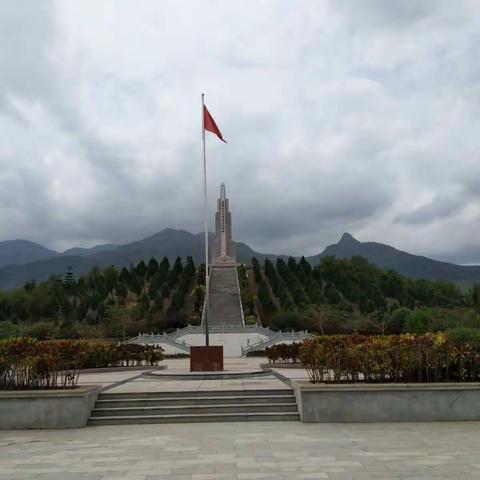 2017年3月29日到五指山革命根据地纪念碑参观