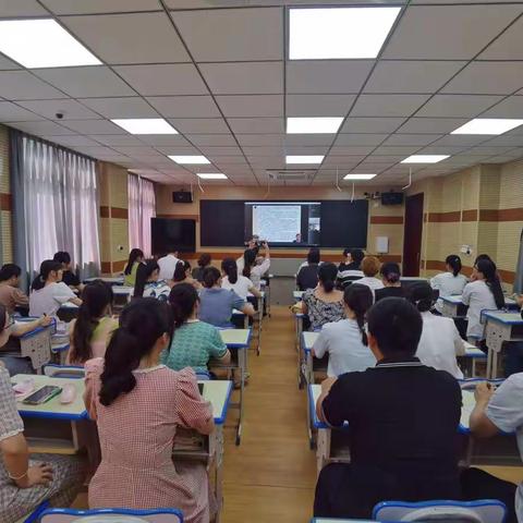 南宁市第十七中学与梧州市龙圩中学线上交流活动