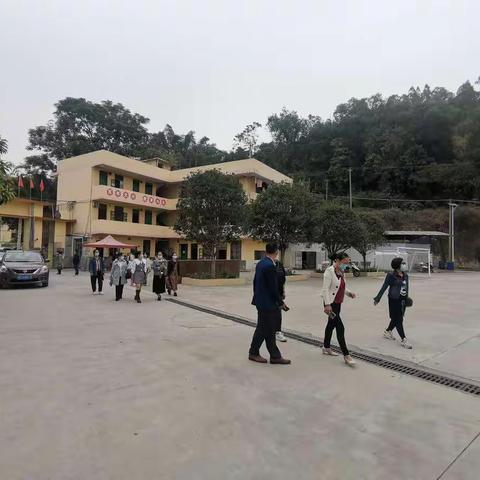 教无止境研无涯，联盟教学共成长——梧州市龙圩中学、梧州市新地第一初级中学“校际联盟”教研交流活动