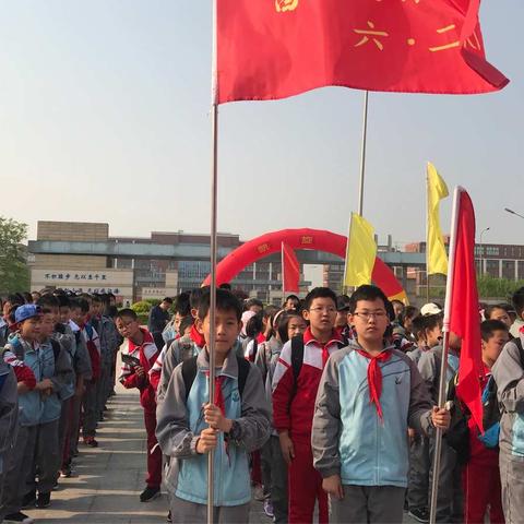 春光•微笑•陪伴•童年——六（二）中队远足活动掠影