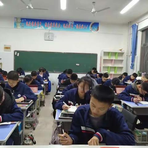 初二九班第二大周学生在校日常