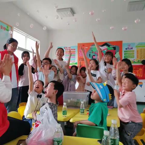 “庆祝母亲节  学会感恩”主题活动