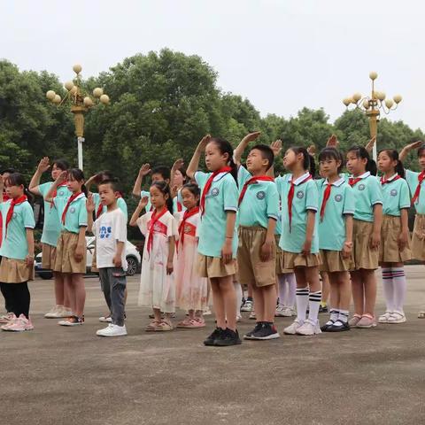 “童享阳光”在爱心中飞扬