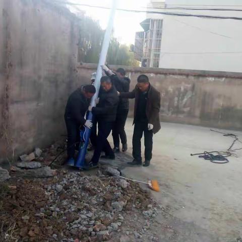 食品厂沿路路灯安装完毕