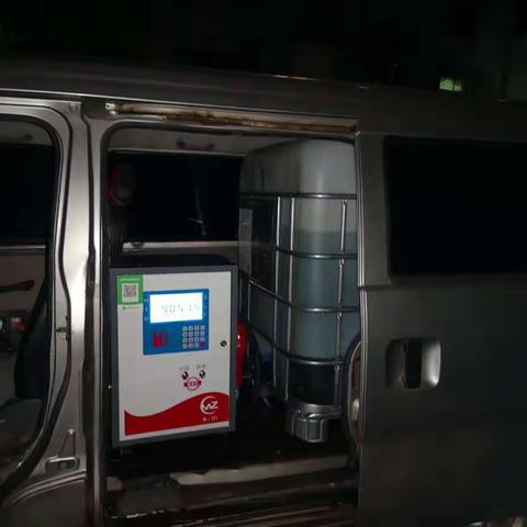 南丰县成品油市场专项整治联合小组抓获一辆非法流动加油车