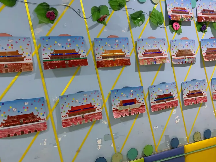 襄汾县第三幼儿园中班组十月份主题墙和区域材料参观交流活动