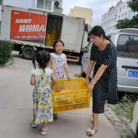 跟着妈妈一起上班