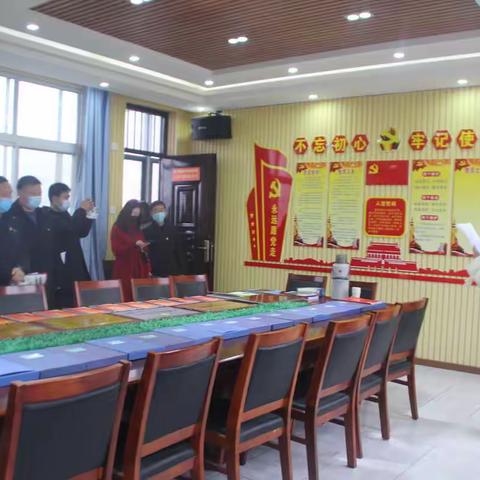 人民路小学：开展基层党建工作观摩活动