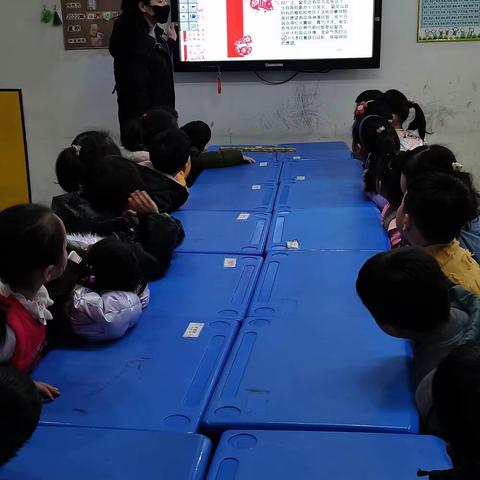 七田阳光幼儿园年味学出来今日分享剪窗花活动