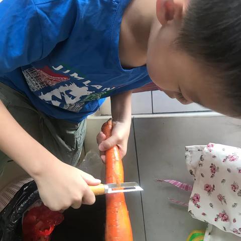 我是一（7）班杨翱畅，我会做糯米糍粑，超级好味哦😋