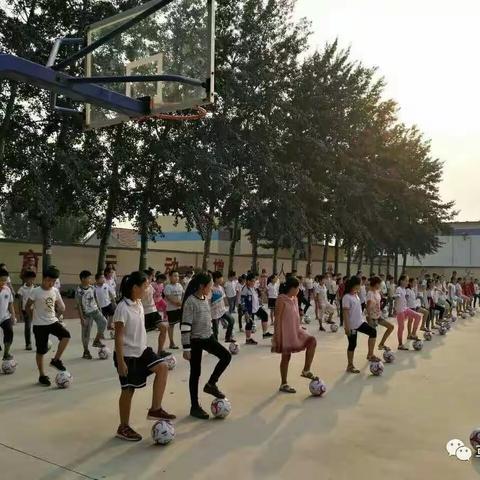 杨家埠旅游开发区河滩小学: 魅力足球操 彰显少年风采