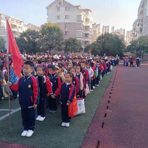 翠绿小学一年级1班秋游