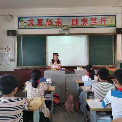 记录我们的六年级上册——六一班