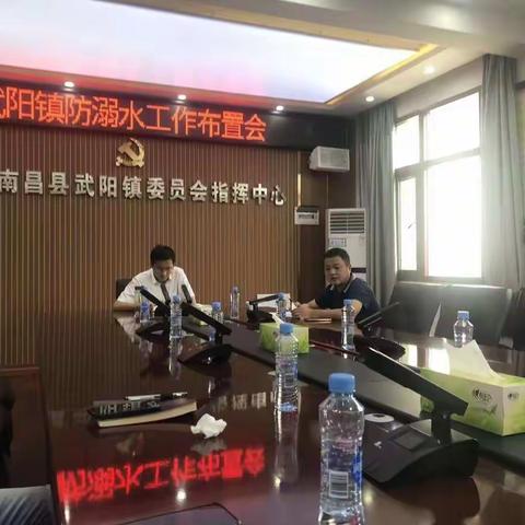 政府学校联动，筑牢学生防溺水安全防线