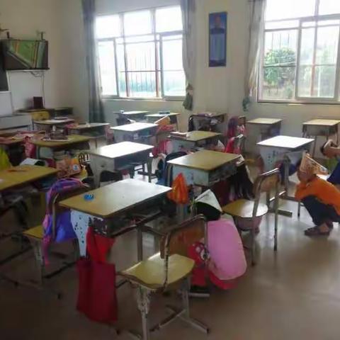 东圳小学应急蔬散演练