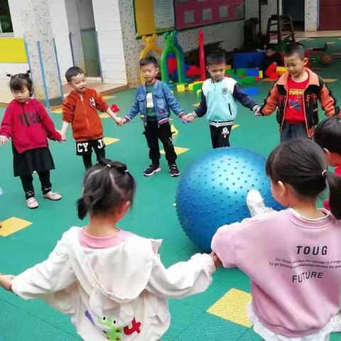 蓬莱蓝精灵幼儿园中二班3月份活动瞬间