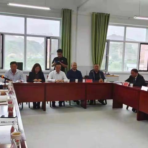 何泳忠一行莅临永靖县黄河中学 三峡中学调研指导