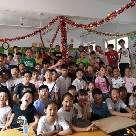 【龙湖镇小乔小学】毕业典礼“童年不散场” 六四班主会场