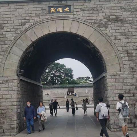 大明湖畔