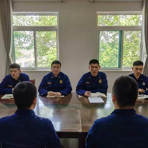 美里湖消防救援站召开“作战训练安全”研讨会