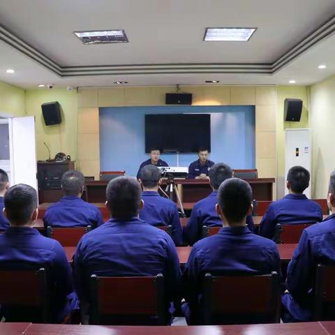 美里湖救援站组织全体指战员开展灭火救援战例研讨会