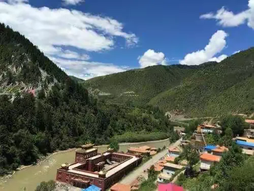 果洛州班玛县灯塔乡