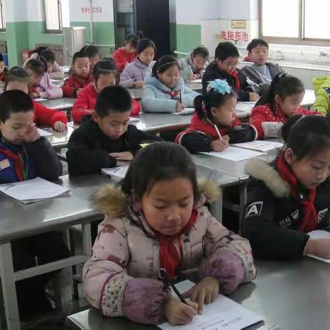 辞旧迎新到，师生齐欢笑！