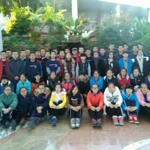 奋起飞翔，路在脚下。 --- 记奋进中的高三13班