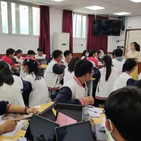 “智慧”加持  灵动课堂         ——武汉市经开区中小学信息技术与学科整合教学优质课评比侧记