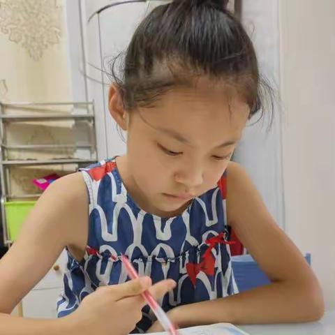 丰富多彩的暑假生活——刘奚语