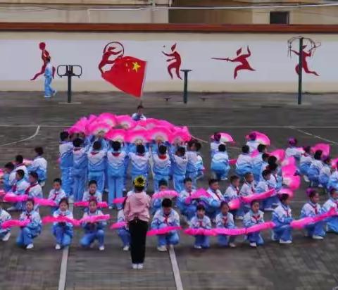 挥动激情       放飞梦想            阳光体育       展现风采              ——永寿县逸夫小学体操比赛纪实