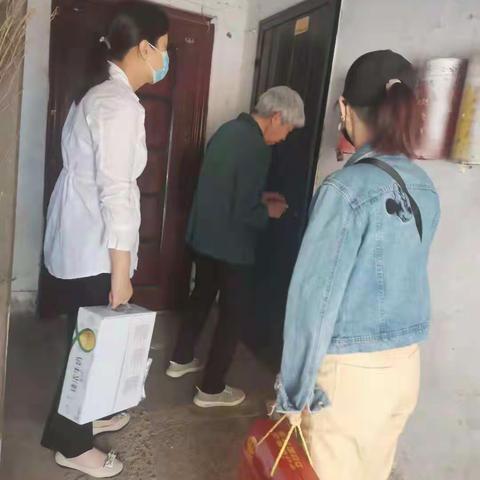 情系母亲节，谊安社区看望独居老人