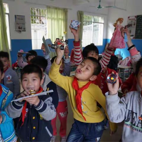 送人玫瑰，手有余香——梧州市泗洲小学首届爱心义卖公益活动