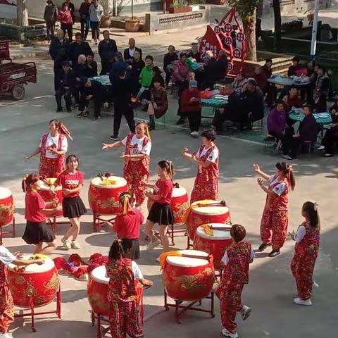 年年逢重阳，岁岁皆平安，九九重阳，喜乐安康